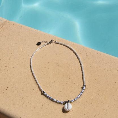 Collier femme perles blanches acier inoxydable - bijou pendentif coquillage naturel - accessoire élégant style marin estival piscine